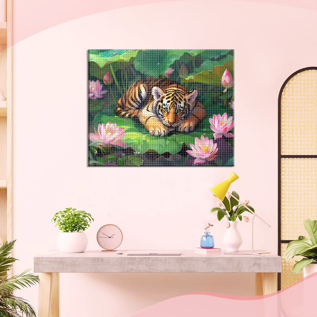 Das Tigerbaby im Duft der Lotusblüten - Diamond Painting
